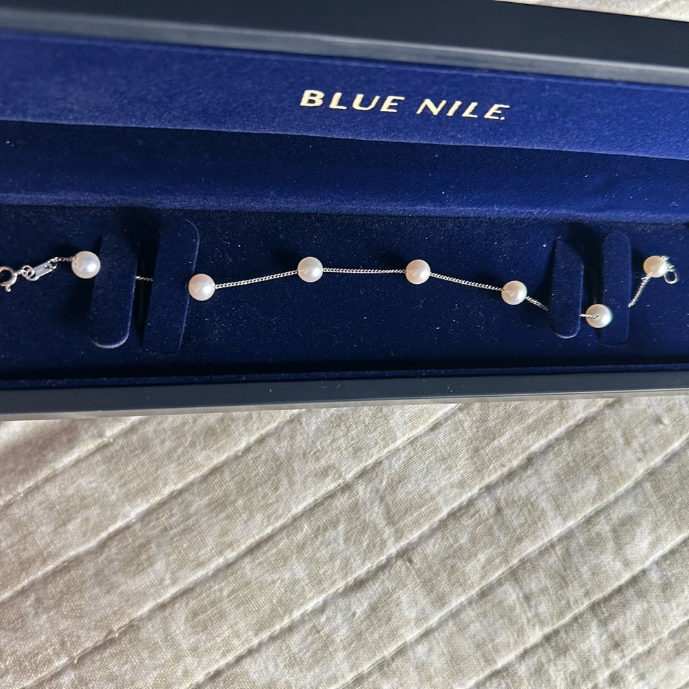White Pearl bracelet with Elegant Design